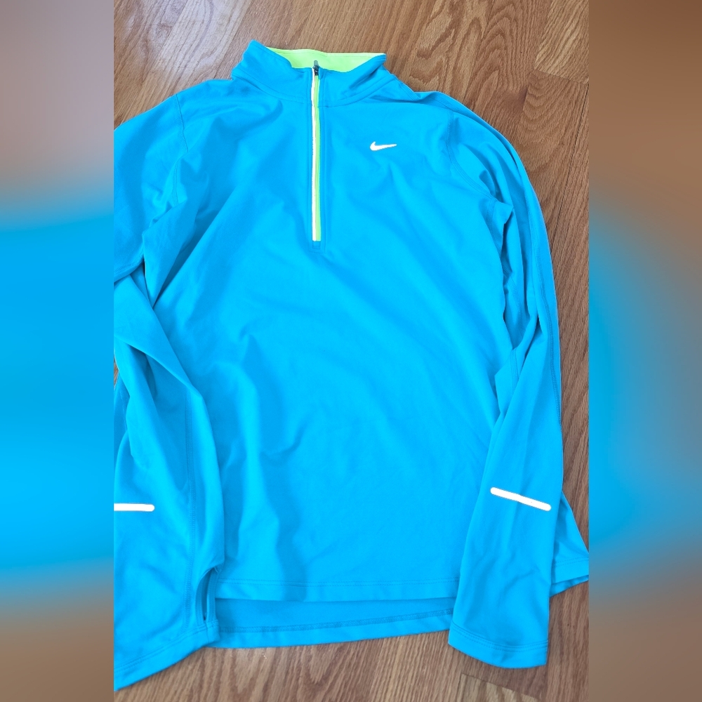 Nike Womans Medium Nike Ekement 3/4 Zip Up Blue Pullover